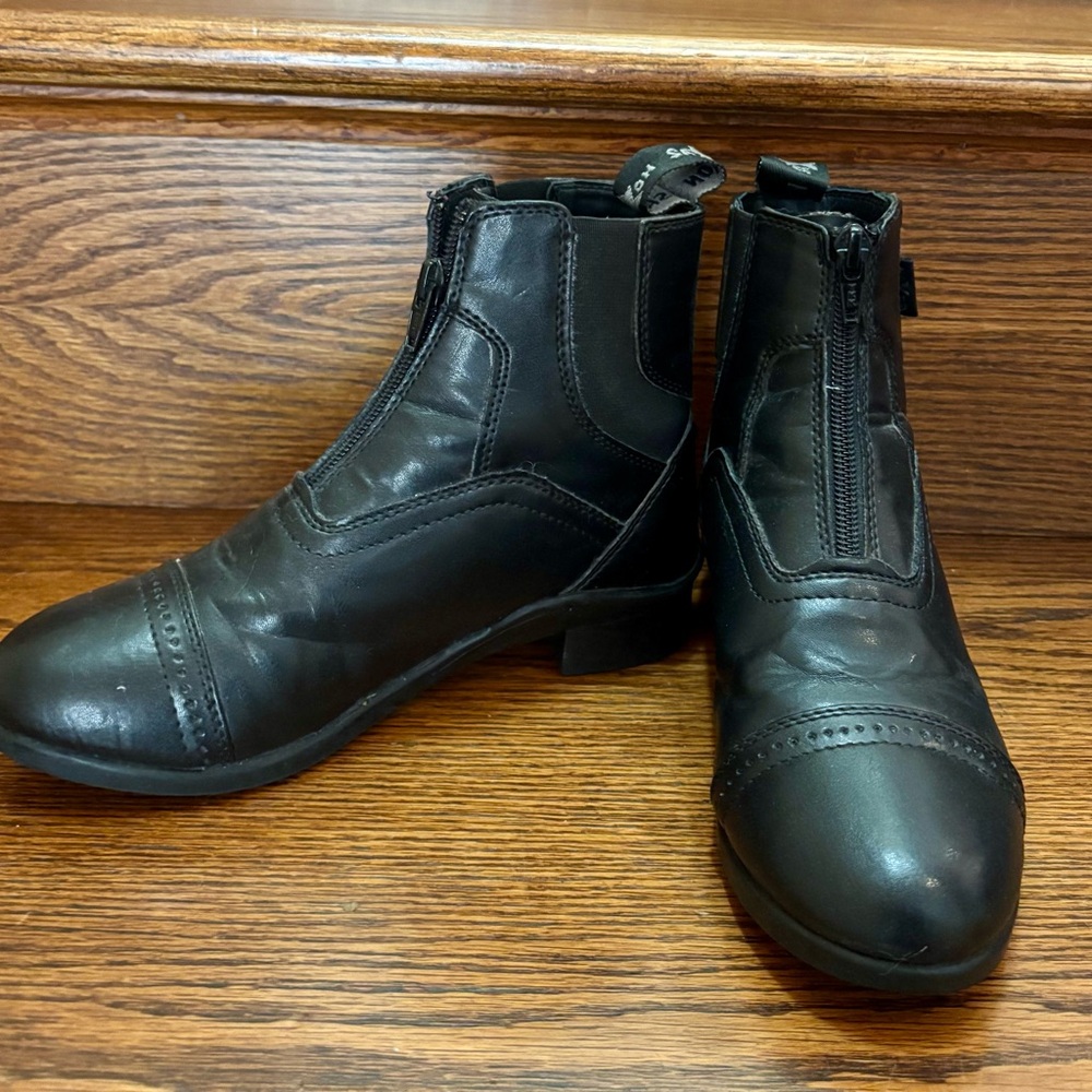Girls Saxon riding boots